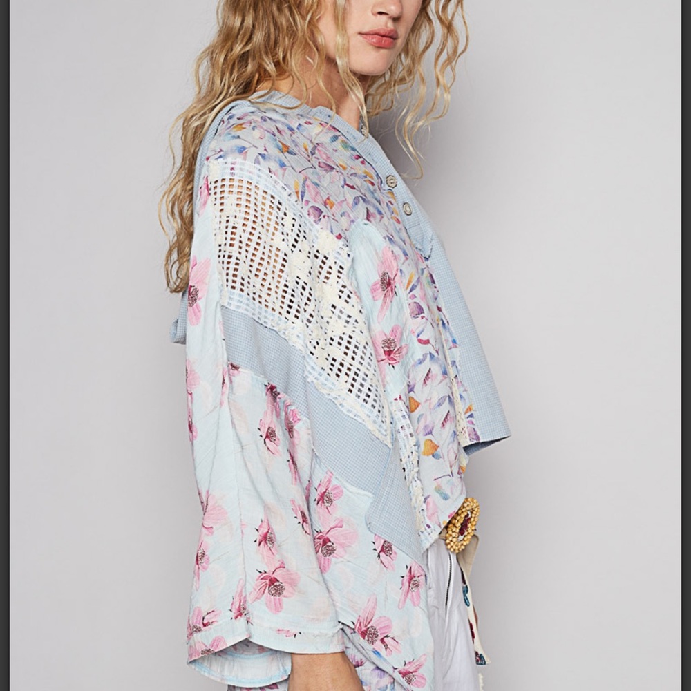 P2638–(🚨CLOSEOUT PRICE FIRM) POL Bohemian Floral Patchwork Hooded Top - Picture 2 of 3